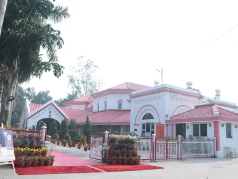 Clubhouse entrance — Bareilly Club