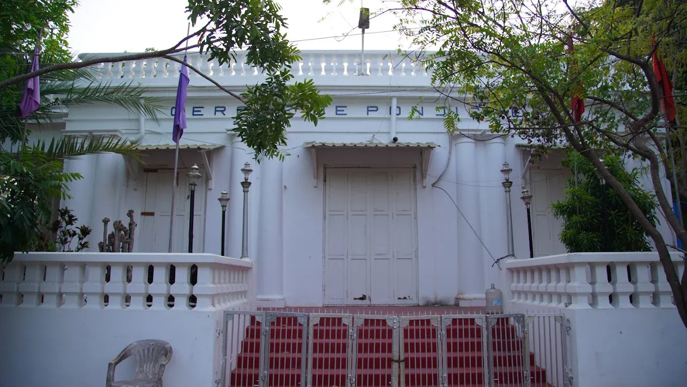 Cercle de Pondichery main building exterior