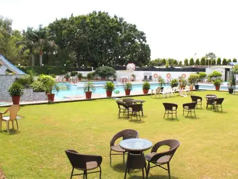 Poolside Lawn Seating at Chandigarh Club