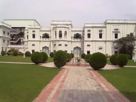 Chiraan Fort Club — main lawns