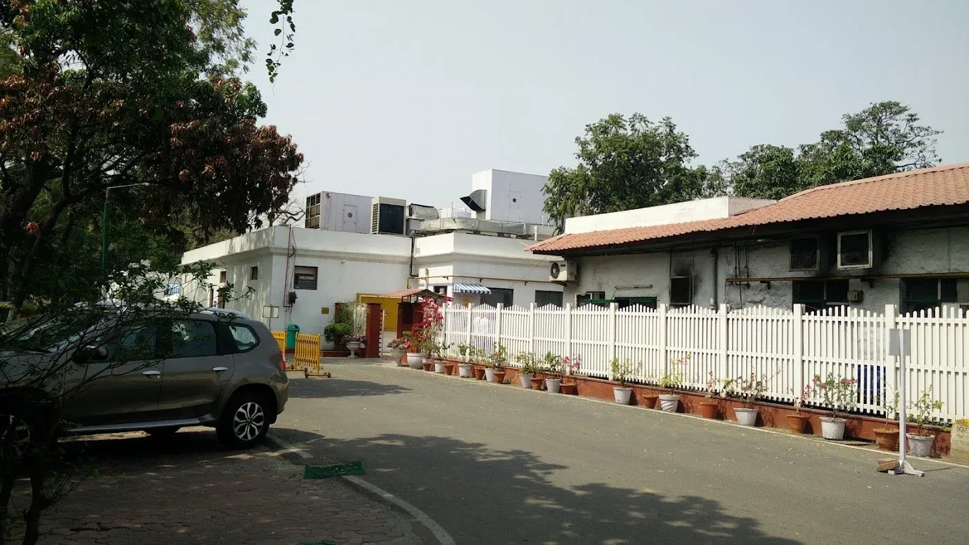 Delhi Gymkhana Club main building exterior