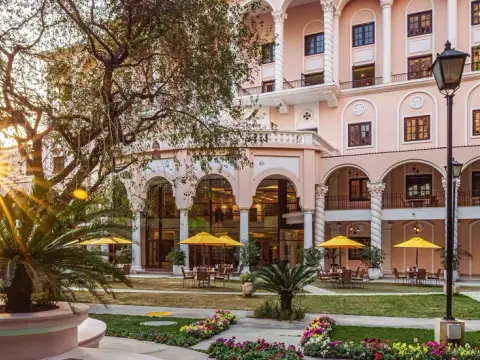 Clubhouse courtyard — DLF Club 5