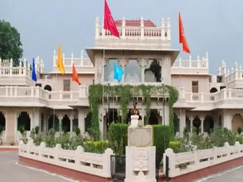 Jiwaji Club main building exterior