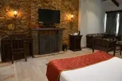 Kodaikanal Club — guest bedroom with fireplace