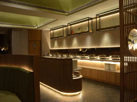 Reccaa Club — restaurant buffet area