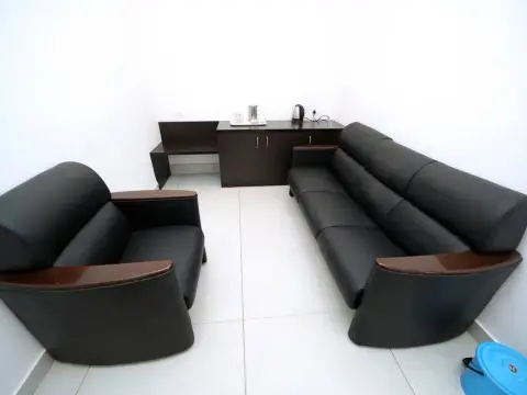 Sri Mulam Club — guest suite sitting area